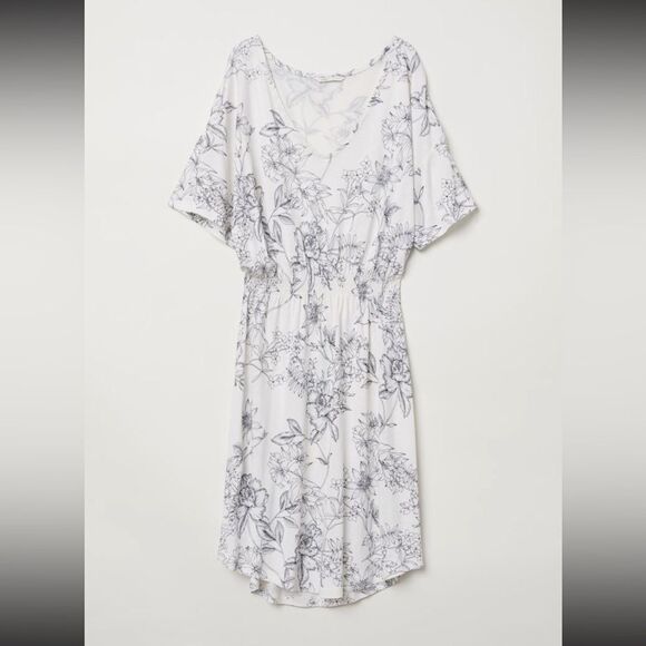 H&M Dresses & Skirts - H&M XS‎ White Floral Jersey Dress